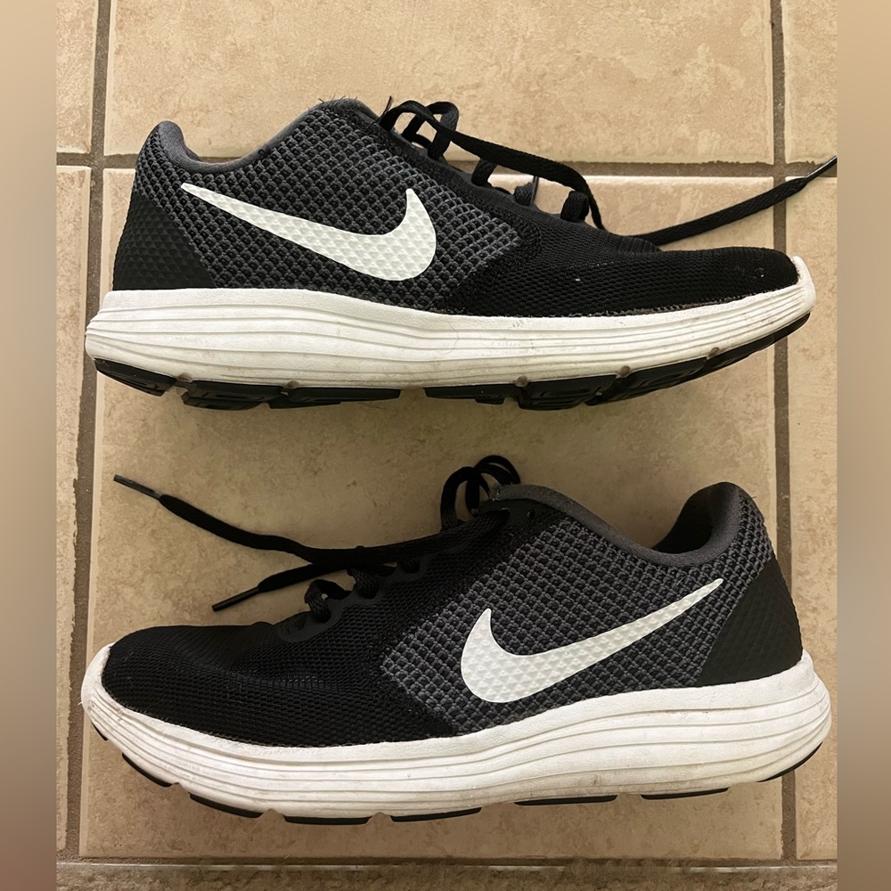 Nike Revolution 3